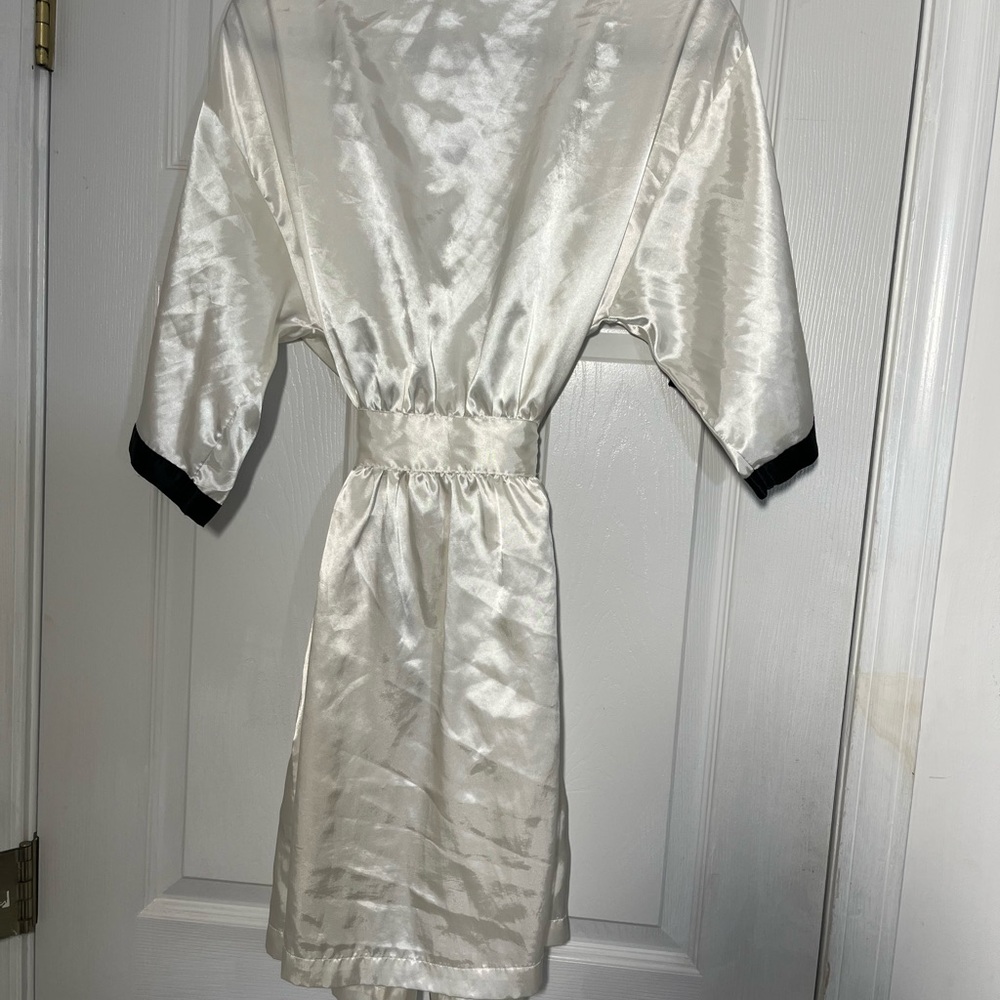White Satin Robe - Picture 5 of 7
